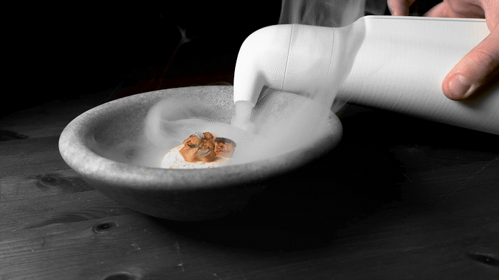MIST edible fog system — aromatic liquid mist for gastronomy